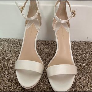 Satin white Antonio Melani heels size 8.5